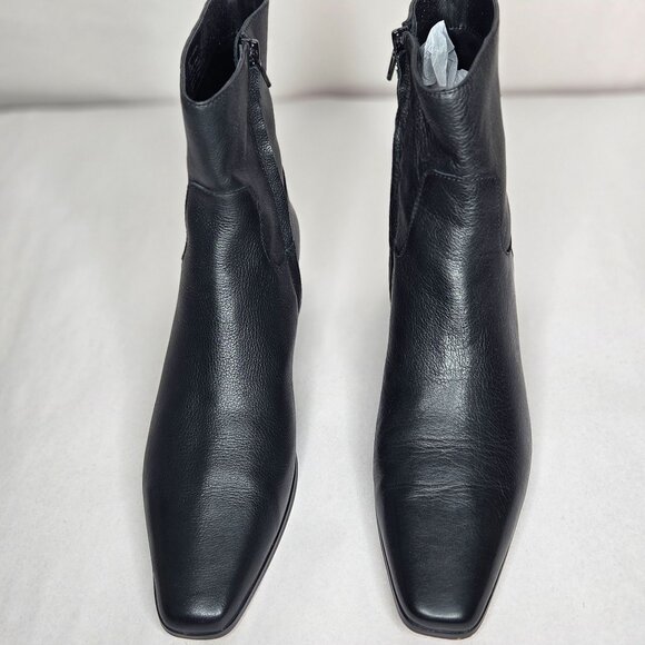 NWT Steve Madden Women's Dusty Block-Heel Black Leather Booties - Picture 2 of 7